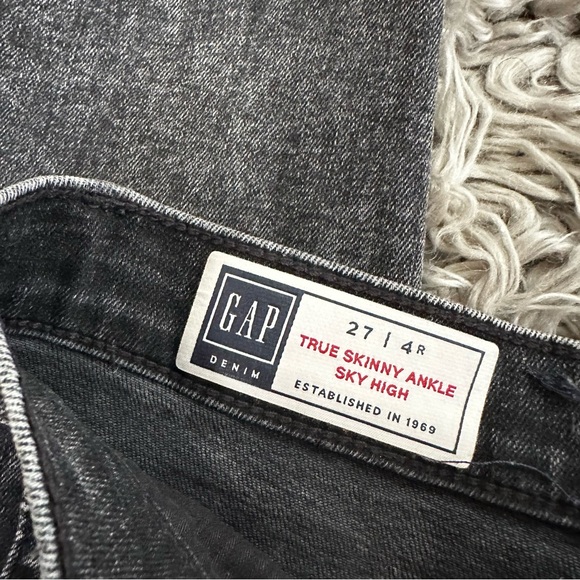 GAP Black High Rise Skinny Jean - Picture 2 of 4